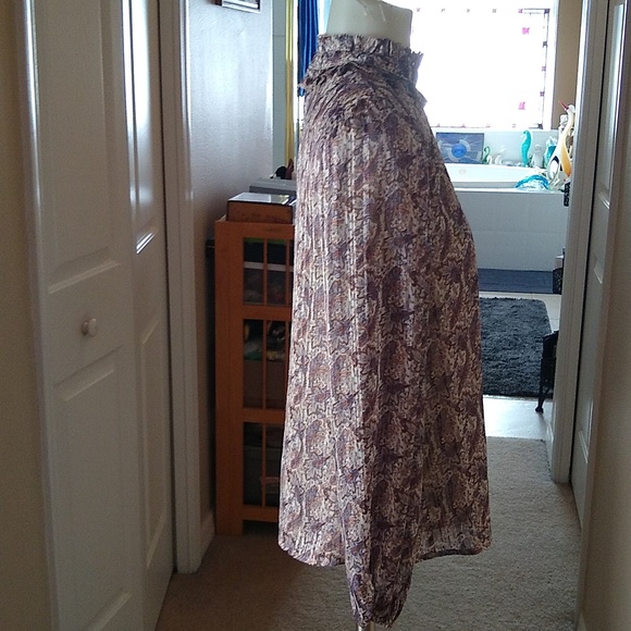 Greylin xs metallic thread lined paisley blouse w/ ruffle neck - Picture 3 of 11